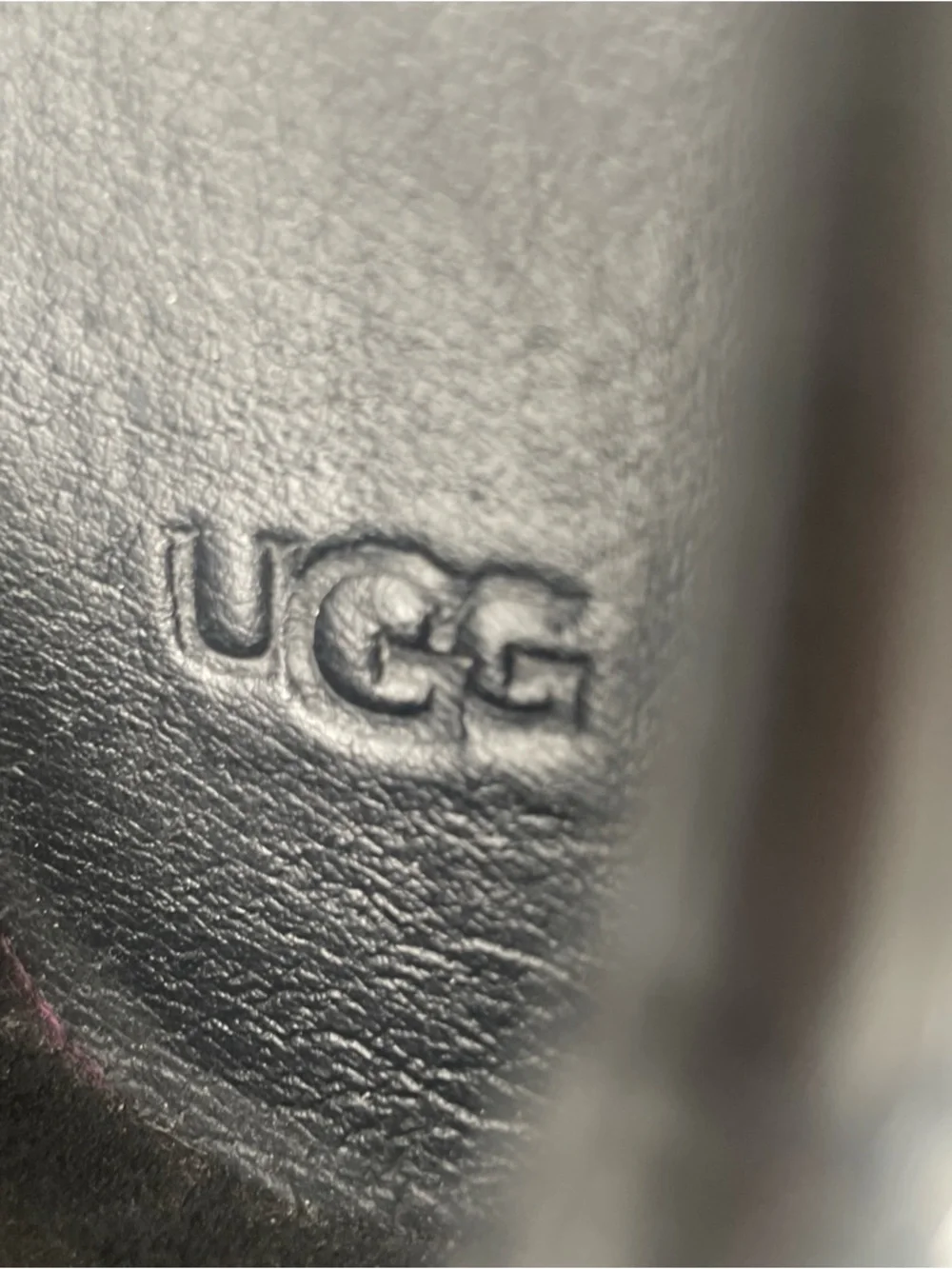 UGG‎ Women’s black leather Slip-On  Sneaker Loafer Comfort Size 8.5